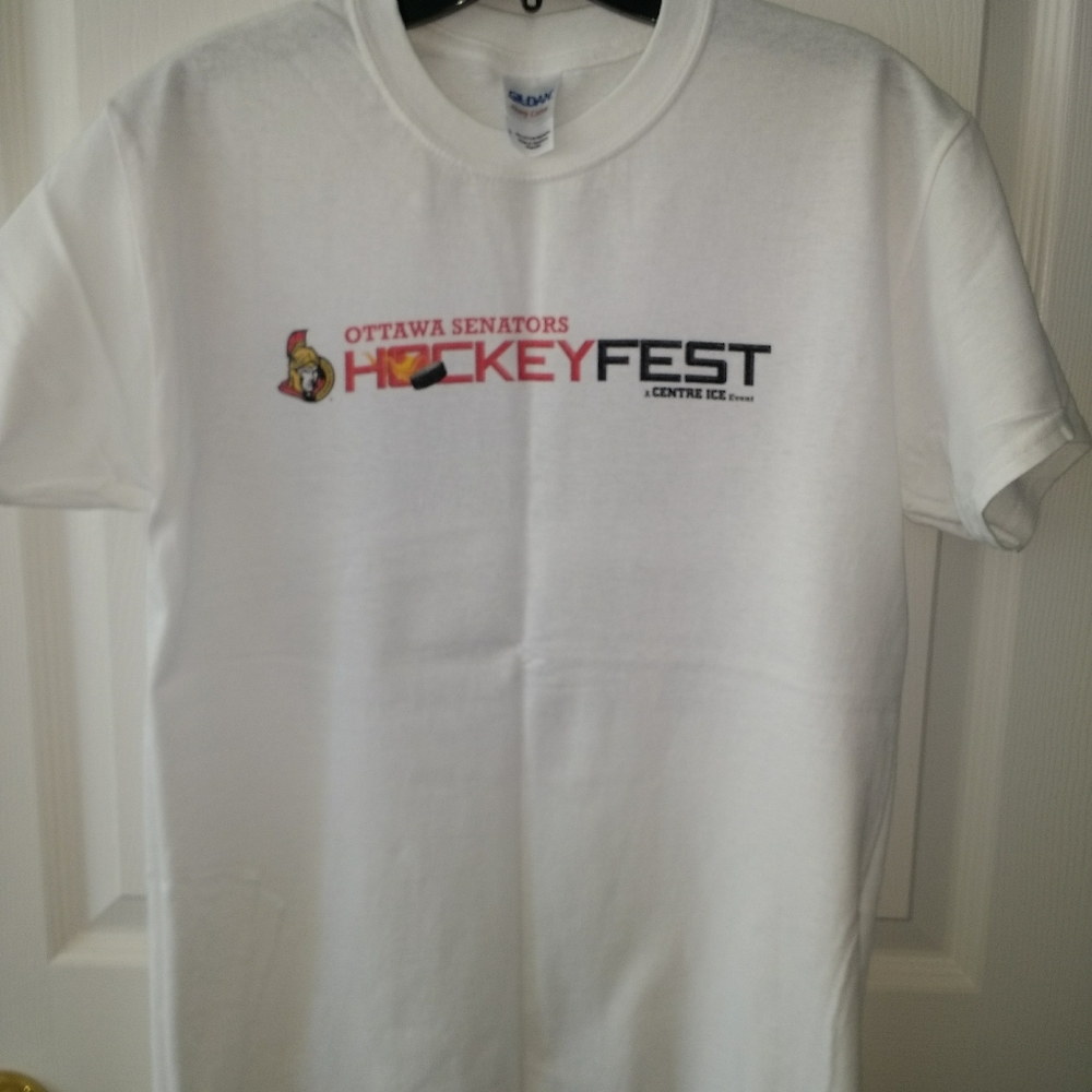 Play On Hockey memorabilia size small